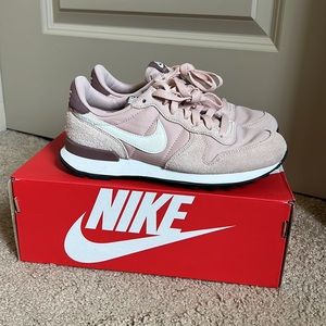 Nike Internationalist Particle Beige/Summit White 828407 211